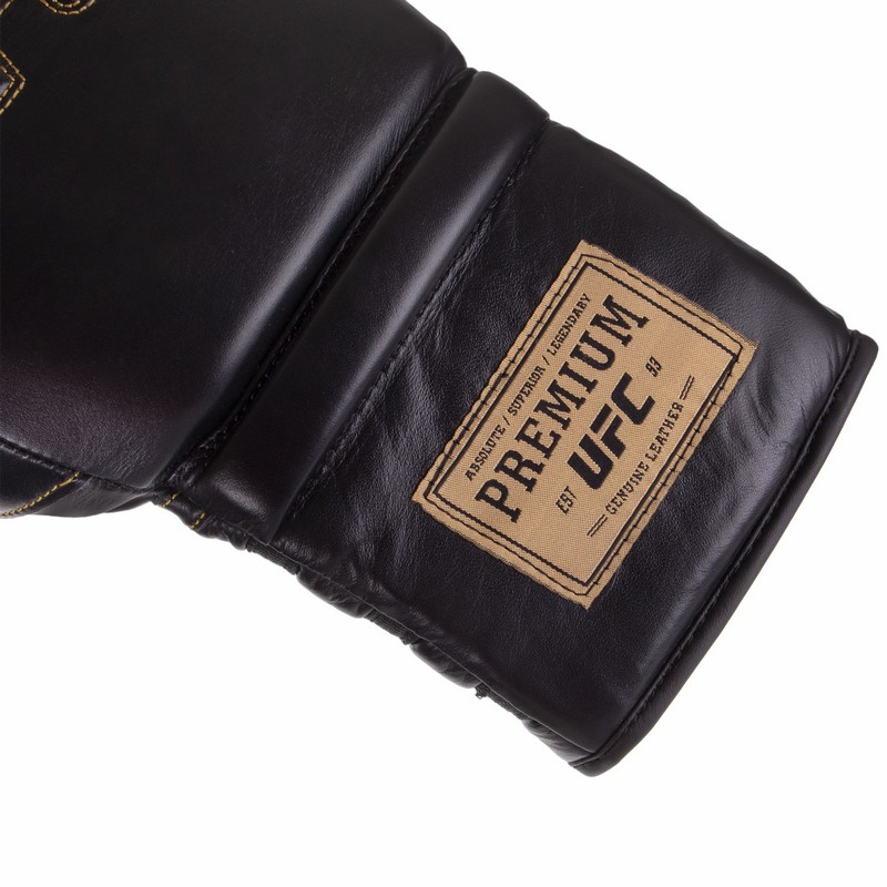 Рукавиці боксерські на шнурівці шкіряні UFC PRO Prem Lace Up UHK-75047 18унцій чорний