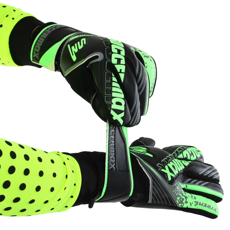 Рукавиці воротарські професійні із захистом пальців SOCCERMAX GK-4316 розмір 7-11 Чорний-зелений