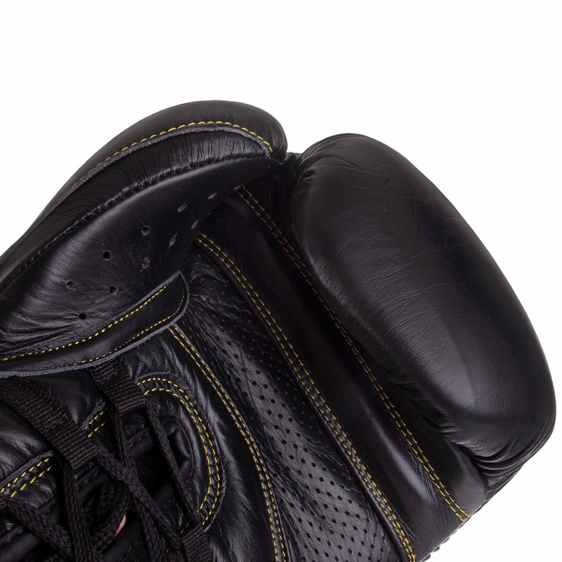 Рукавиці боксерські на шнурівці шкіряні UFC PRO Prem Lace Up UHK-75047 18унцій чорний